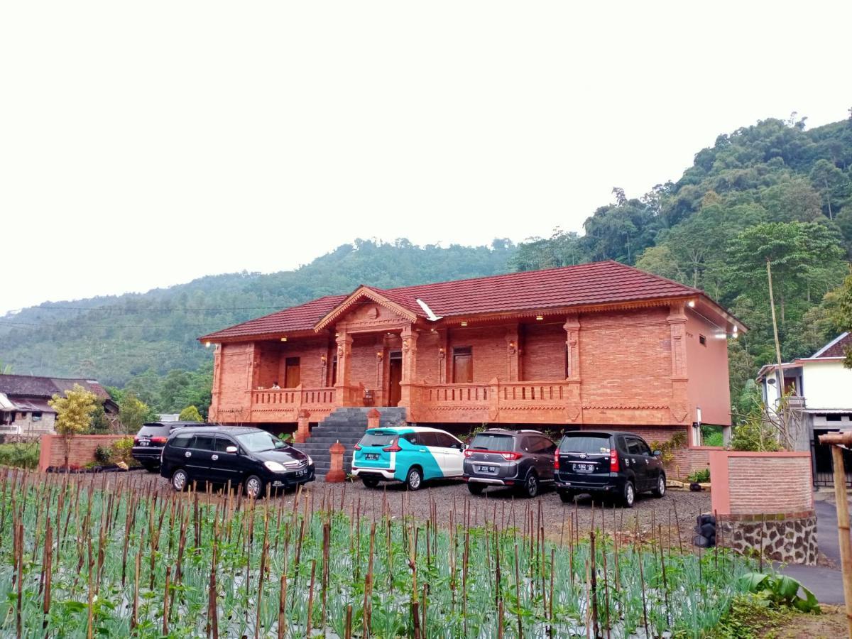 Villa Pringgitan Tawangmangu Exterior foto